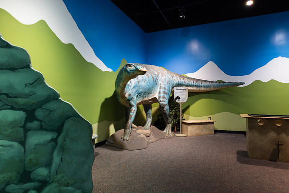 20220613dinosaurs-hc07