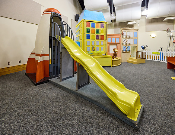 20240613curious-george-hc048