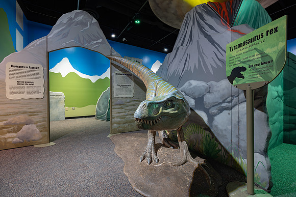 20220613dinosaurs-hc04