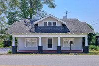 8 E Main St, Taylors