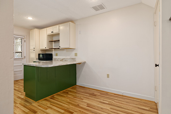 20261014-501edwards-road-apt-4-hc067