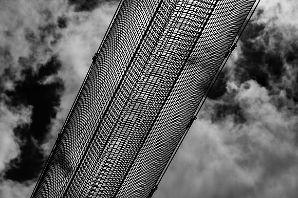 20160521rope-bridge-hc1bw