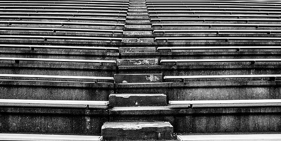 20151110stadium-steps-hc1bw