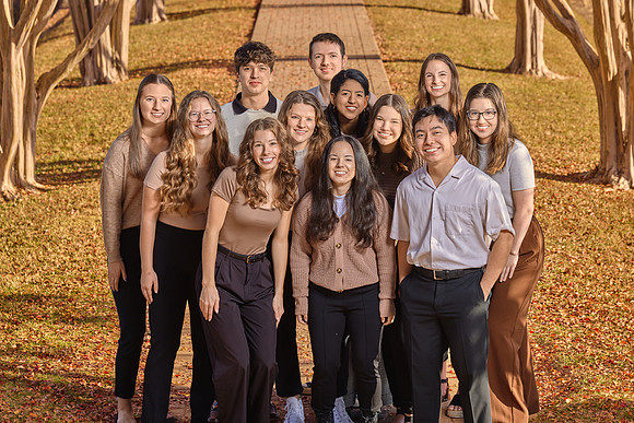 20231026iad-seniors-hc31