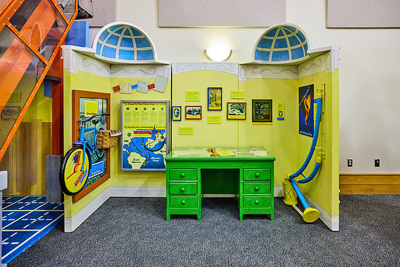 20240613curious-george-hc044