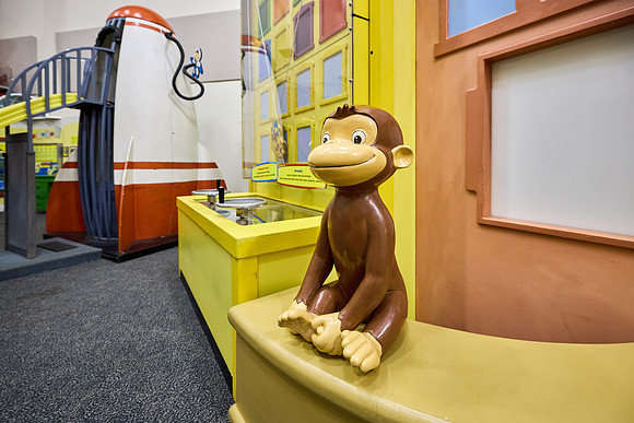 20240613curious-george-hc067