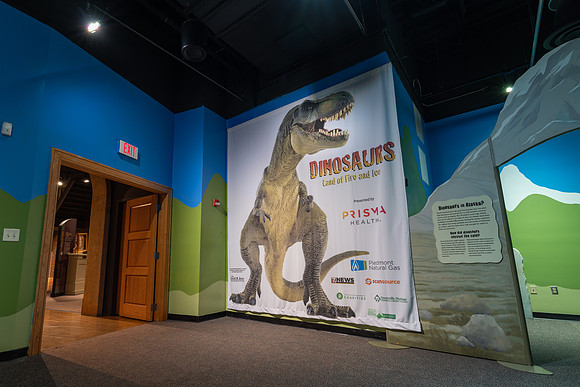 20220613dinosaurs-hc01